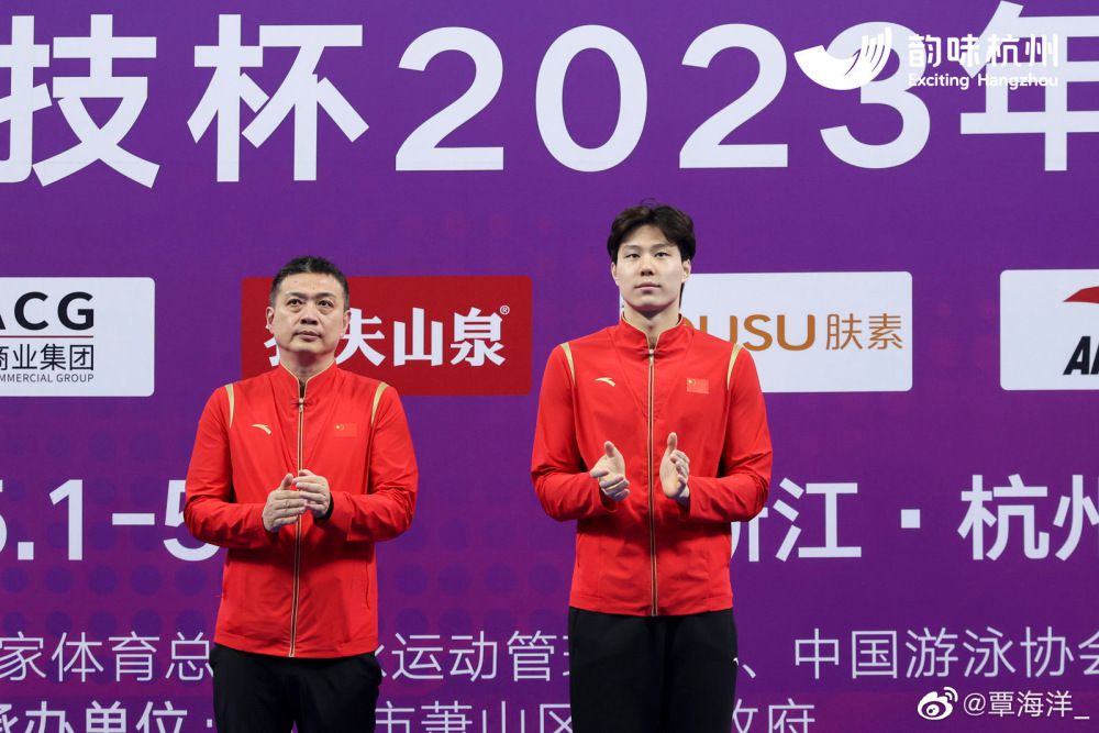 阿森纳目前以12胜3平2负的战绩排名英超第1名位置，近况方面，阿森纳上轮击败布莱顿之后成功夺回榜首位置，球队最近9场各项赛事有8场不败，当中更是赢足7场，状态稳定。